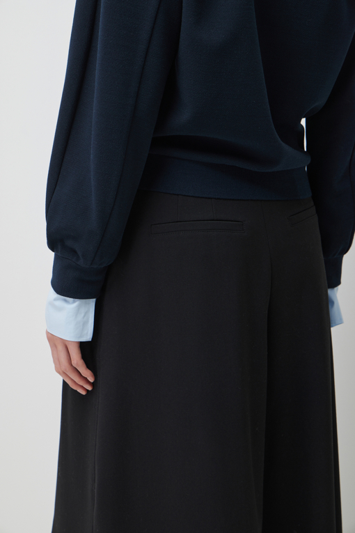 https://img.benettonmall.com/PARTS/KS/26S/SAPT03611BK_MB_D5.jpg?cb=1782918151