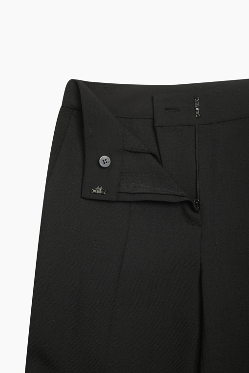 https://img.benettonmall.com/PARTS/KS/26S/SAPT34631BK_MB_D16.jpg?cb=1782918151