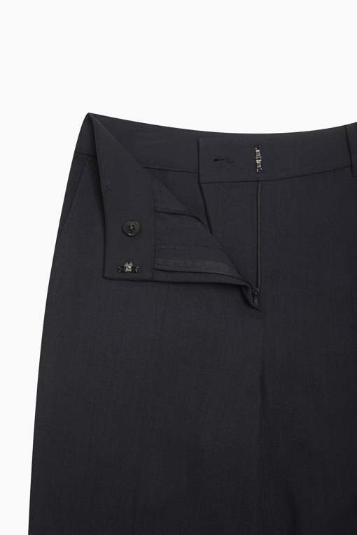 https://img.benettonmall.com/PARTS/KS/26S/SAPT34631DN_MB_D16.jpg?cb=1782918151