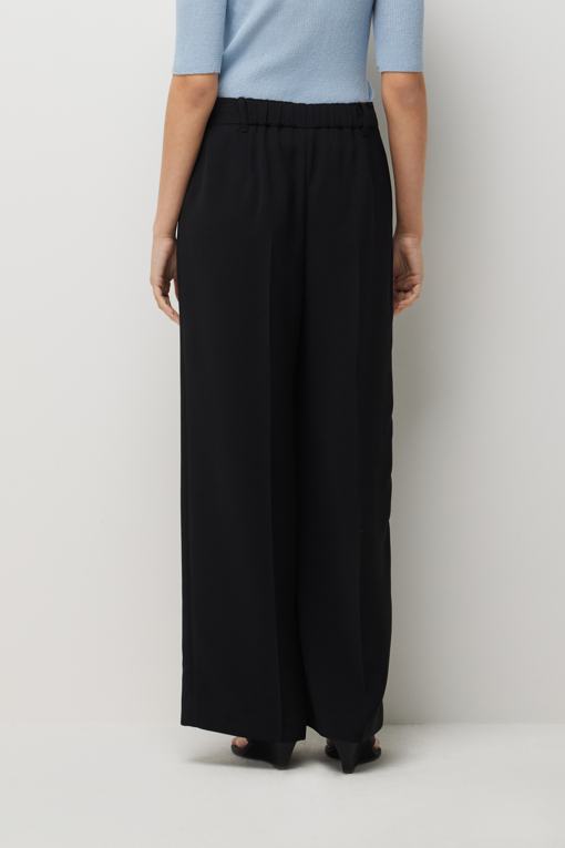 https://img.benettonmall.com/PARTS/KS/26S/SAPT36631BK_MB_D2.jpg?cb=1778668868