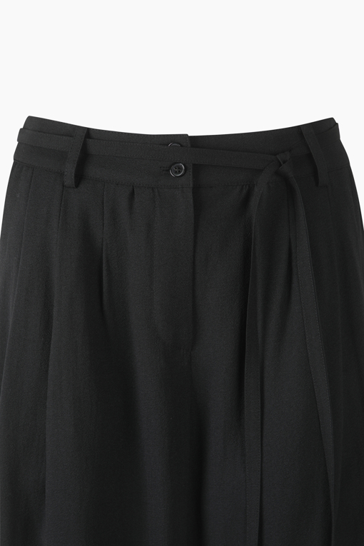 https://img.benettonmall.com/PARTS/KS/26S/SAPT37631BK_MB_D2.jpg?cb=1778668868
