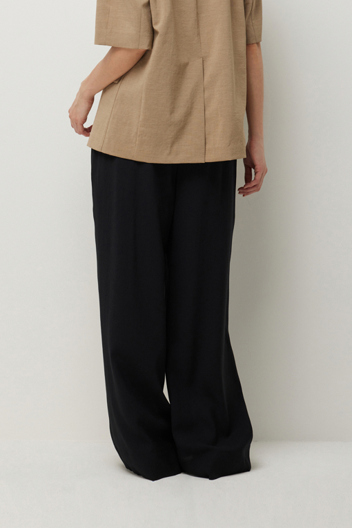 https://img.benettonmall.com/PARTS/KS/26S/SAPT37631BK_MB_D2.jpg?cb=1781170995