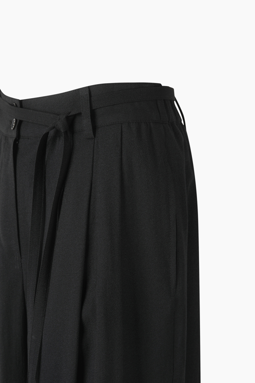 https://img.benettonmall.com/PARTS/KS/26S/SAPT37631BK_MB_D3.jpg?cb=1778668868
