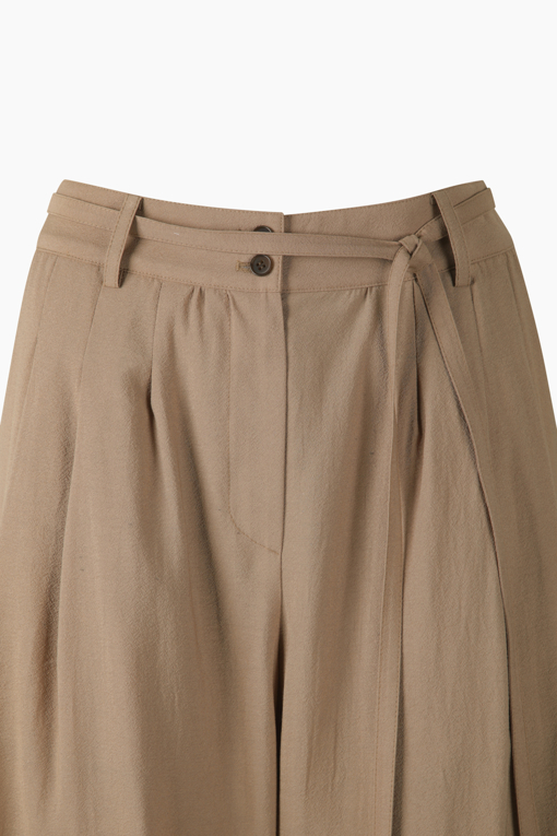 https://img.benettonmall.com/PARTS/KS/26S/SAPT37631CA_MB_D2.jpg?cb=1778668868