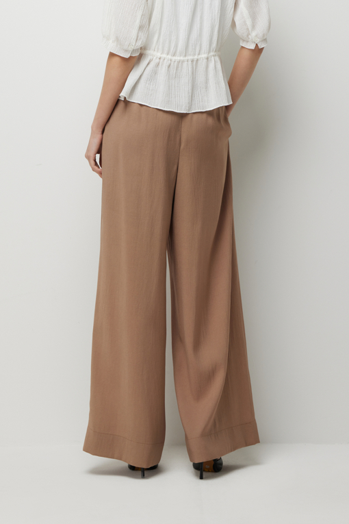 https://img.benettonmall.com/PARTS/KS/26S/SAPT37631CA_MB_D2.jpg?cb=1782918151