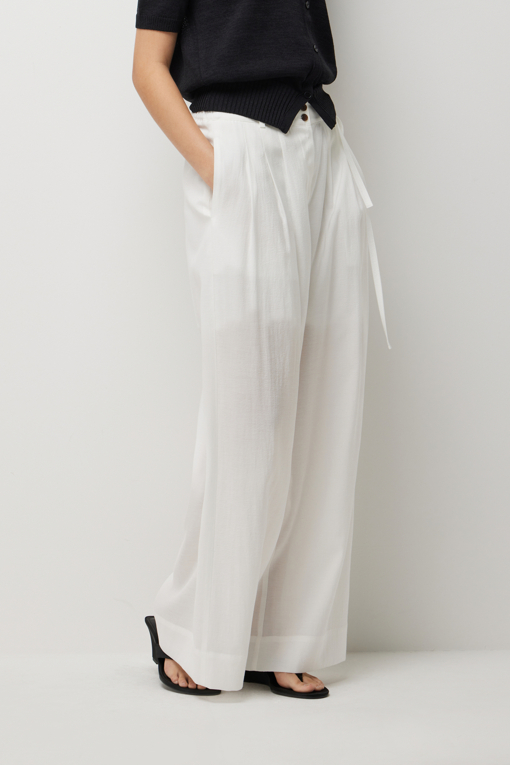 https://img.benettonmall.com/PARTS/KS/26S/SAPT37631WH_MB_D2.jpg?cb=1778668868