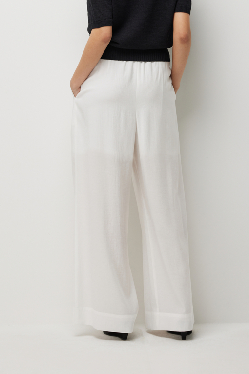 https://img.benettonmall.com/PARTS/KS/26S/SAPT37631WH_MB_D3.jpg?cb=1778668868