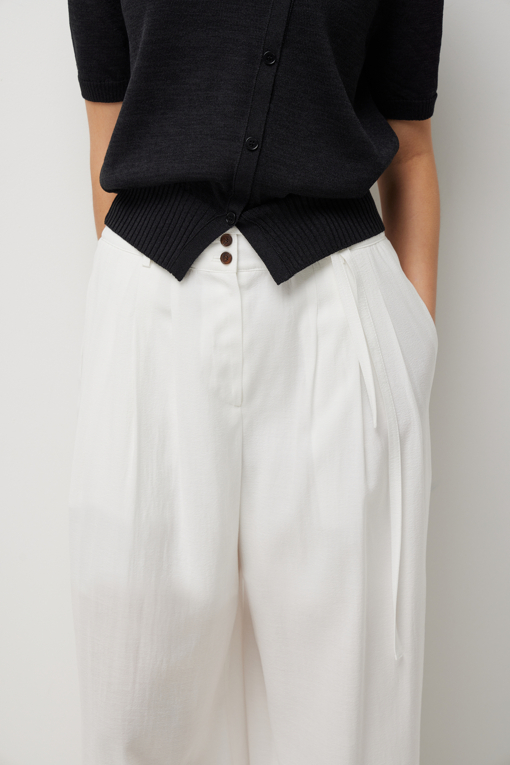 https://img.benettonmall.com/PARTS/KS/26S/SAPT37631WH_MB_D4.jpg?cb=1778668868