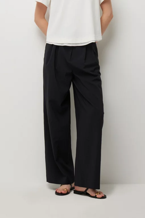 https://img.benettonmall.com/PARTS/KS/26S/SAPT38631BK_MB.jpg?cb=1778668868
