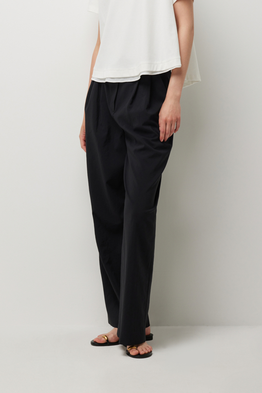 https://img.benettonmall.com/PARTS/KS/26S/SAPT38631BK_MB_D1.jpg?cb=1778668868