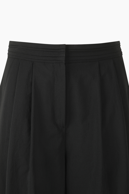 https://img.benettonmall.com/PARTS/KS/26S/SAPT38631BK_MB_D12.jpg?cb=1778668868