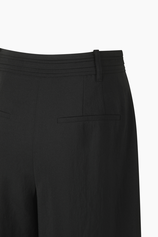 https://img.benettonmall.com/PARTS/KS/26S/SAPT38631BK_MB_D14.jpg?cb=1778668868