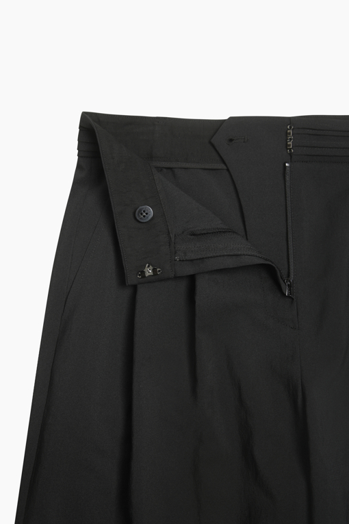 https://img.benettonmall.com/PARTS/KS/26S/SAPT38631BK_MB_D15.jpg?cb=1778668868