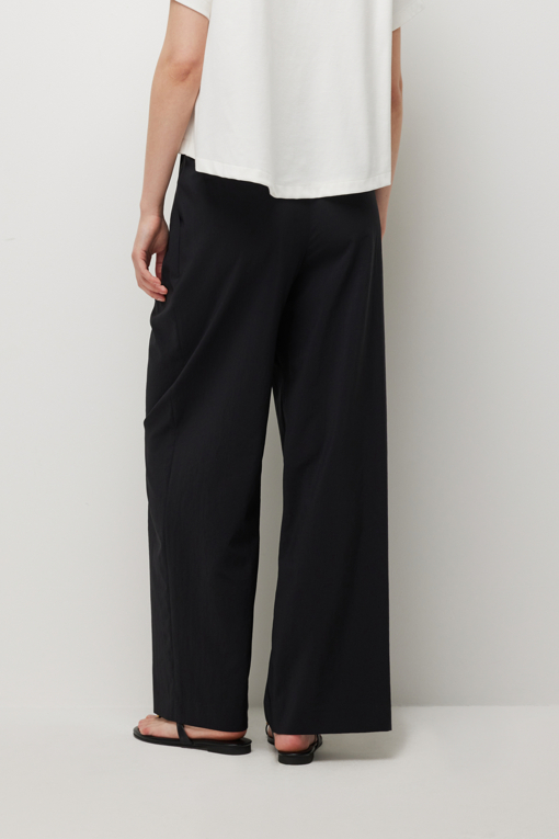https://img.benettonmall.com/PARTS/KS/26S/SAPT38631BK_MB_D2.jpg?cb=1778668868