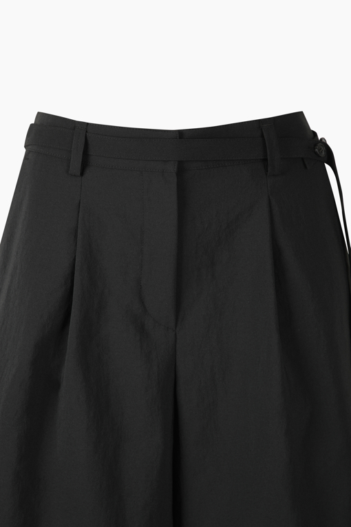 https://img.benettonmall.com/PARTS/KS/26S/SAPT39631BK_MB_D2.jpg