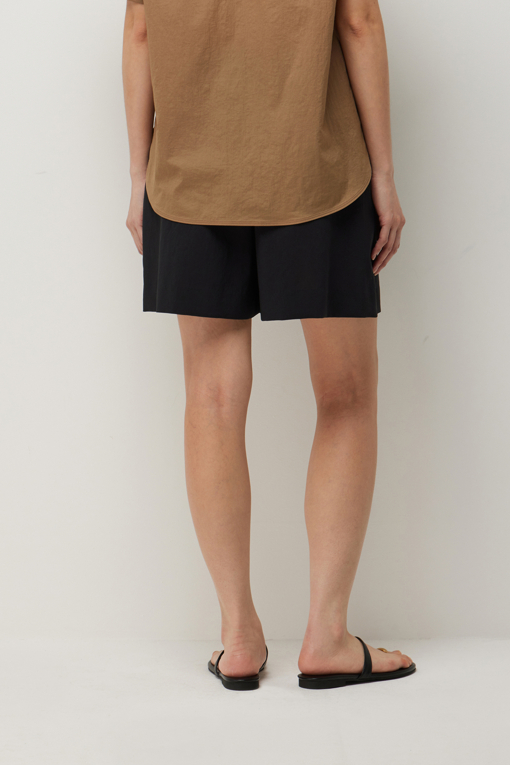 https://img.benettonmall.com/PARTS/KS/26S/SAPT39631BK_MB_D2.jpg?cb=1781170995