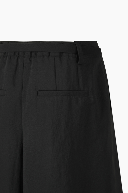 https://img.benettonmall.com/PARTS/KS/26S/SAPT39631BK_MB_D4.jpg?cb=1778668868