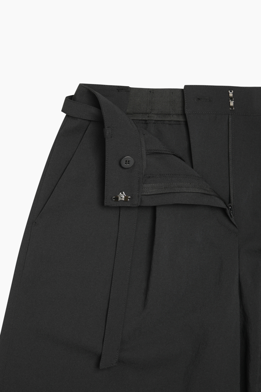 https://img.benettonmall.com/PARTS/KS/26S/SAPT39631BK_MB_D5.jpg