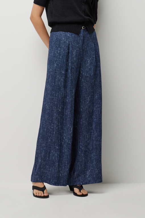 https://img.benettonmall.com/PARTS/KS/26S/SAPT40631BL_MB_D1.jpg?cb=1782918151