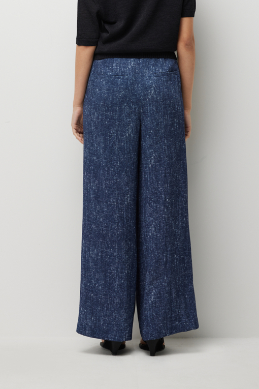https://img.benettonmall.com/PARTS/KS/26S/SAPT40631BL_MB_D2.jpg?cb=1782918151