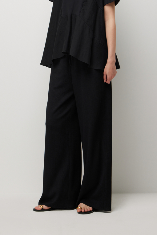 https://img.benettonmall.com/PARTS/KS/26S/SAPT42631BK_MB_D1.jpg?cb=1782918151
