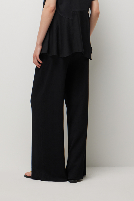 https://img.benettonmall.com/PARTS/KS/26S/SAPT42631BK_MB_D2.jpg?cb=1782918151