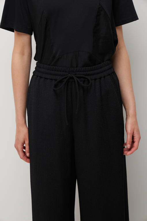 https://img.benettonmall.com/PARTS/KS/26S/SAPT42631BK_MB_D3.jpg?cb=1782918151