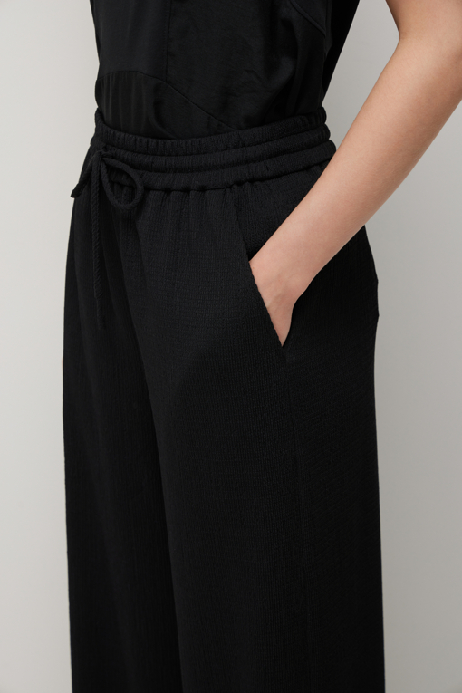https://img.benettonmall.com/PARTS/KS/26S/SAPT42631BK_MB_D4.jpg?cb=1782918151