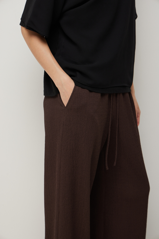 https://img.benettonmall.com/PARTS/KS/26S/SAPT42631BR_MB_D4.jpg?cb=1782918151