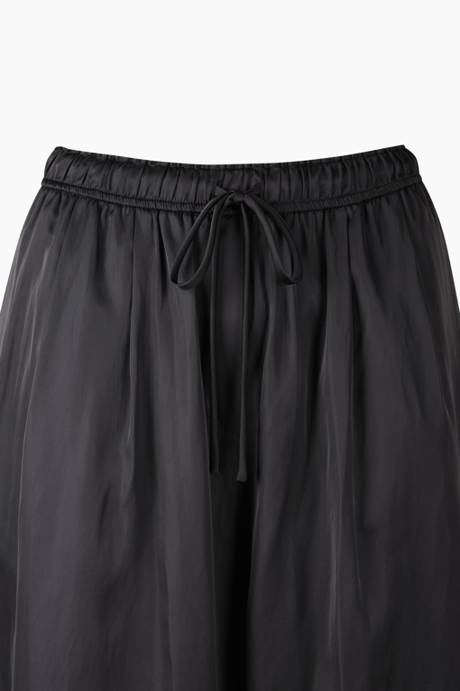 https://img.benettonmall.com/PARTS/KS/26S/SAPT43631BK_MB_D12.jpg?cb=1782918151