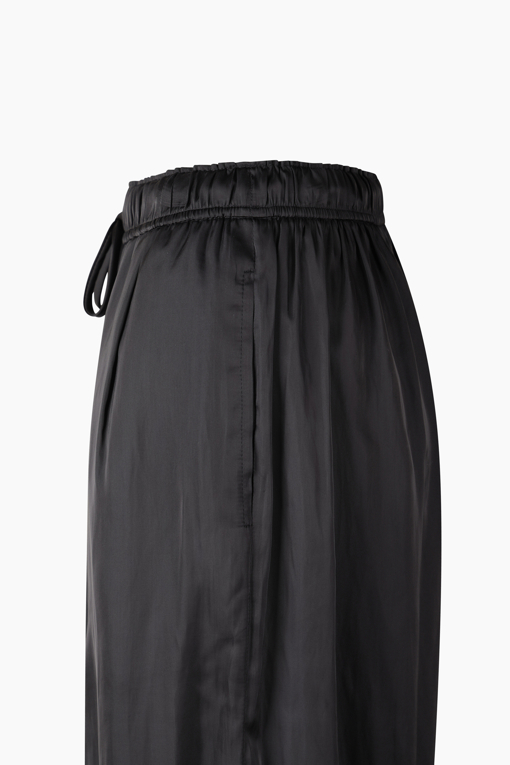 https://img.benettonmall.com/PARTS/KS/26S/SAPT43631BK_MB_D13.jpg?cb=1782918151