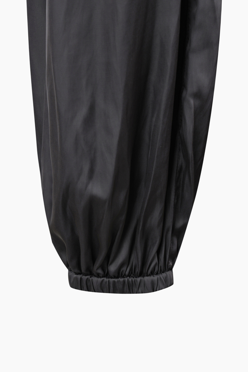 https://img.benettonmall.com/PARTS/KS/26S/SAPT43631BK_MB_D14.jpg?cb=1782918151
