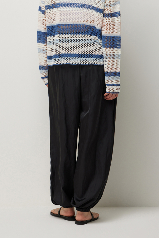 https://img.benettonmall.com/PARTS/KS/26S/SAPT43631BK_MB_D2.jpg?cb=1782918151
