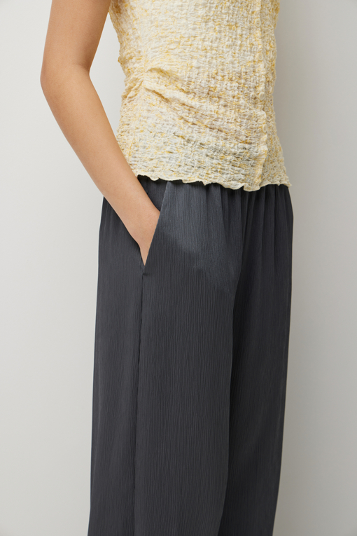 https://img.benettonmall.com/PARTS/KS/26S/SAPT44631DG_MB_D3.jpg?cb=1782918151