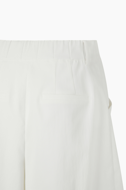 https://img.benettonmall.com/PARTS/KS/26S/SAPT45631WH_MB_D14.jpg?cb=1782918151