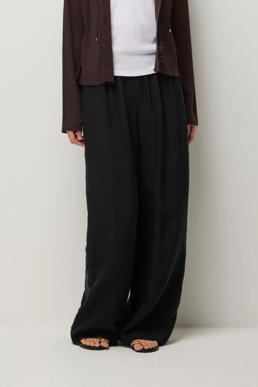 https://img.benettonmall.com/PARTS/KS/26S/SAPT47631BK_MB.jpg?cb=1782918151