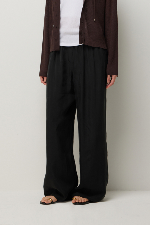 https://img.benettonmall.com/PARTS/KS/26S/SAPT47631BK_MB_D1.jpg?cb=1782918151