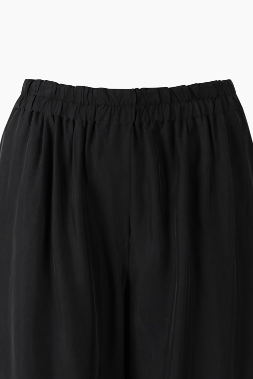 https://img.benettonmall.com/PARTS/KS/26S/SAPT47631BK_MB_D12.jpg?cb=1782918151
