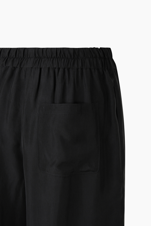 https://img.benettonmall.com/PARTS/KS/26S/SAPT47631BK_MB_D14.jpg?cb=1782918151