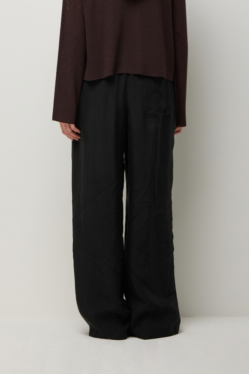 https://img.benettonmall.com/PARTS/KS/26S/SAPT47631BK_MB_D2.jpg?cb=1782918151