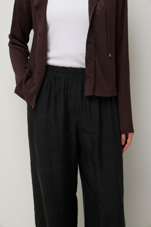 https://img.benettonmall.com/PARTS/KS/26S/SAPT47631BK_MB_D3.jpg?cb=1782918151
