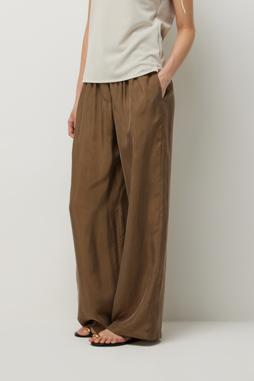 https://img.benettonmall.com/PARTS/KS/26S/SAPT47631BR_MB_D1.jpg?cb=1782918151