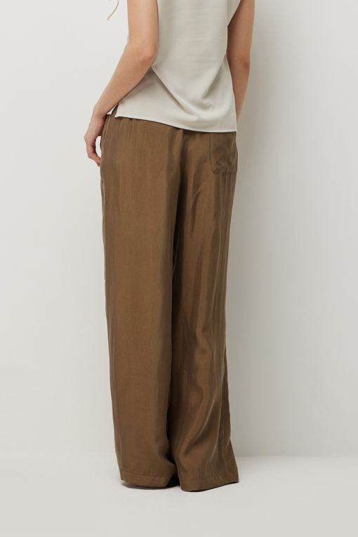 https://img.benettonmall.com/PARTS/KS/26S/SAPT47631BR_MB_D2.jpg?cb=1782918151