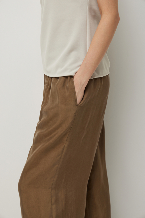 https://img.benettonmall.com/PARTS/KS/26S/SAPT47631BR_MB_D4.jpg?cb=1782918151