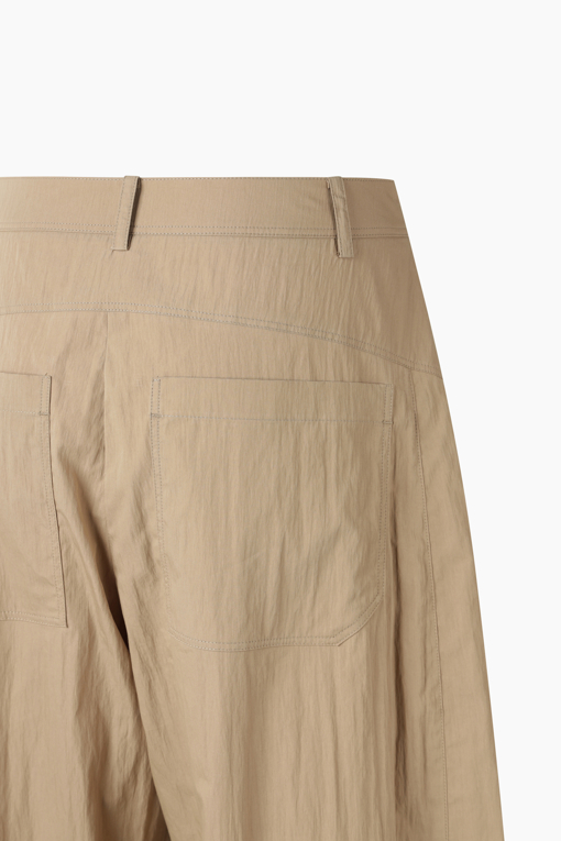 https://img.benettonmall.com/PARTS/KS/26S/SAPT48631BG_MB_D14.jpg?cb=1782918151