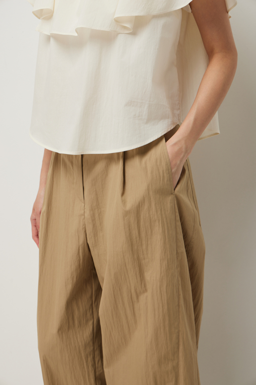https://img.benettonmall.com/PARTS/KS/26S/SAPT48631BG_MB_D4.jpg?cb=1782918151