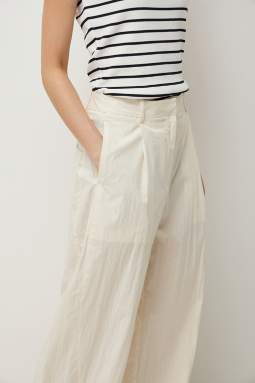 https://img.benettonmall.com/PARTS/KS/26S/SAPT48631IV_MB_D4.jpg?cb=1782918151