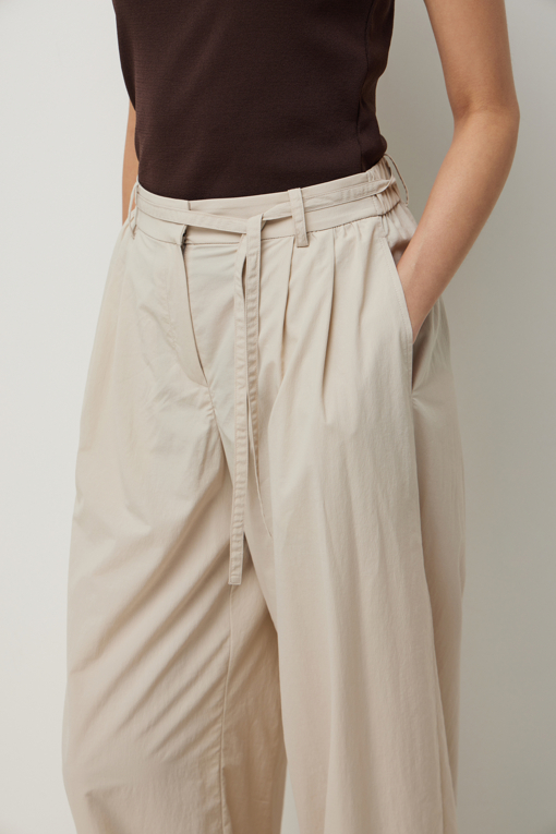 https://img.benettonmall.com/PARTS/KS/26S/SAPT49631BE_MB_D4.jpg?cb=1782918151