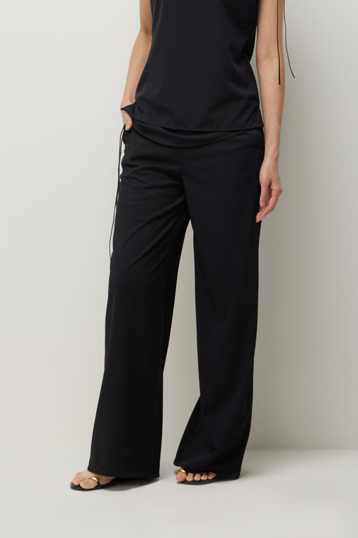 https://img.benettonmall.com/PARTS/KS/26S/SAPT51631BK_MB_D1.jpg?cb=1781170995