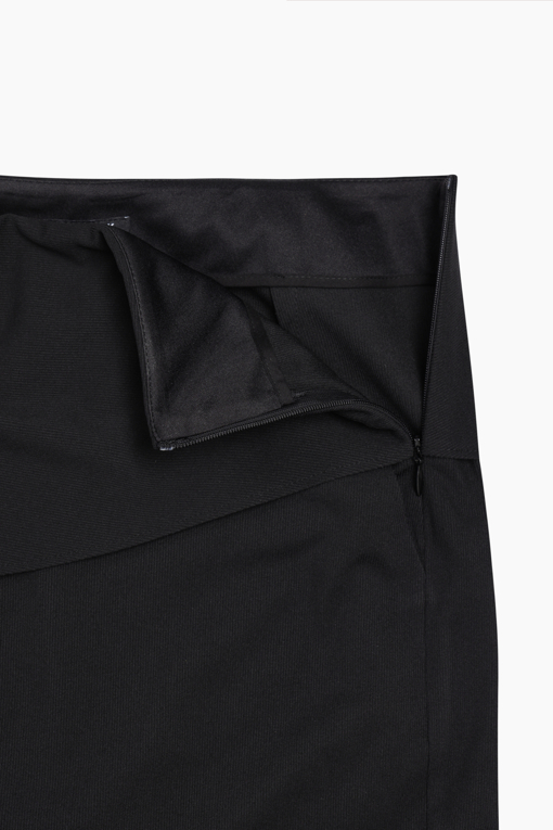 https://img.benettonmall.com/PARTS/KS/26S/SAPT51631BK_MB_D5.jpg?cb=1778668868